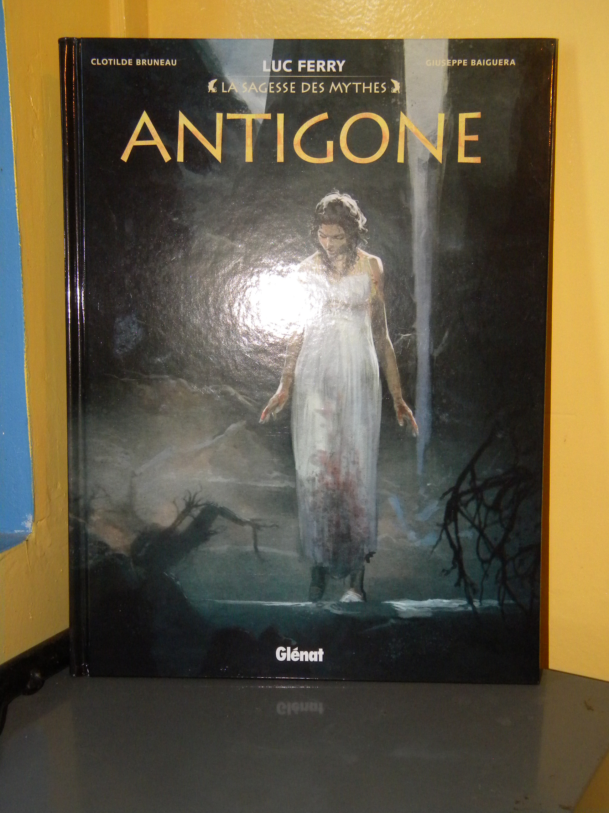 Chronique : Antigone [bande dessinée] – Luc FERRY – éditions Glénat